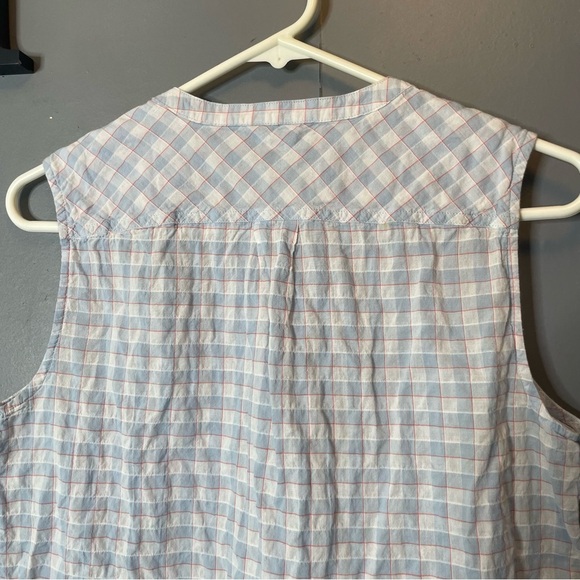 Eddie Bauer Sleeveless Blue/white/pink Checkered Button up Tank size medium - Picture 7 of 8